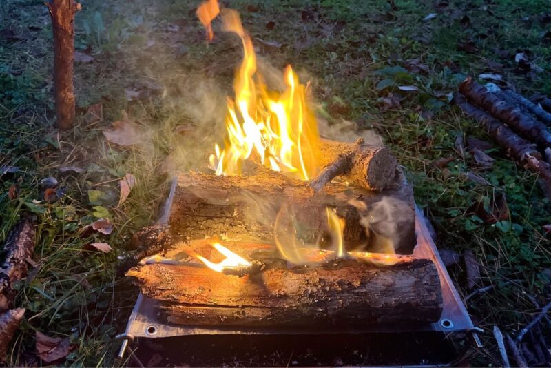 Bush Craftのウルトラライトファイヤースタンド