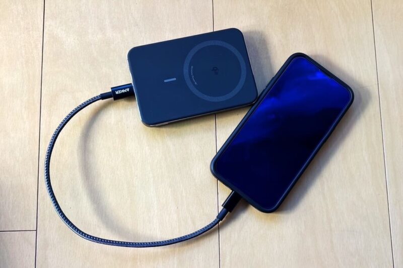 ケーブルで急速充電が可能なAnkerのMagGo Power Bank 10000mAh Slim