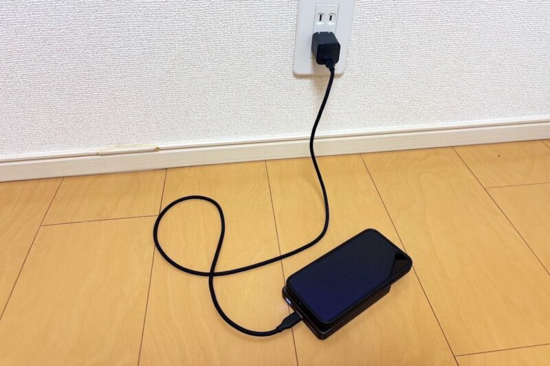 パススルー充電に対応したMATECHのMagOn Display 10000