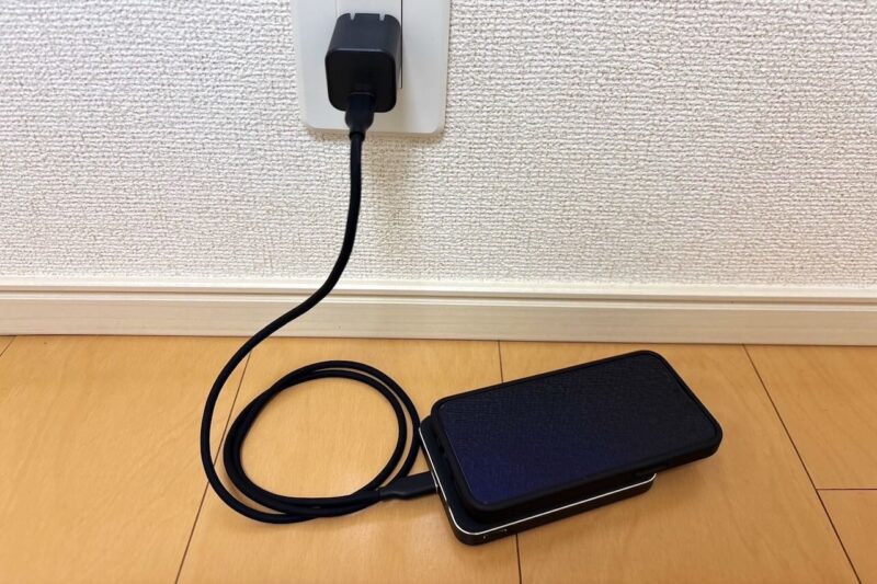パススルー充電が可能なAnkerのMagGo Power Bank 10000mAh Slim