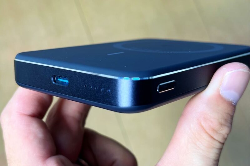 シンプルなデザインのAnkerのMagGo Power Bank 10000mAh Slim