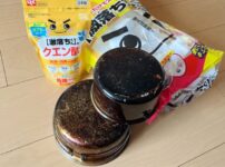 クエン酸とメラミンスポンジを使用してクッカーの煤を落とす方法