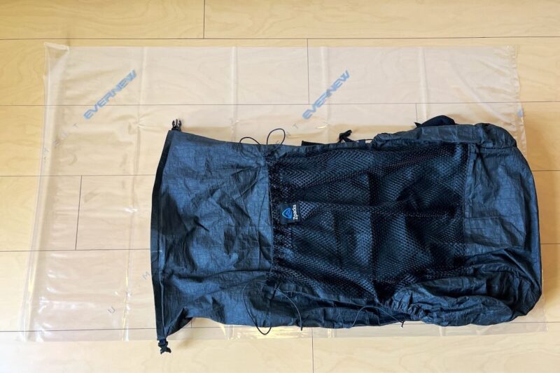 中型（30L ・40L・50L）のバックパックにも使用可能なEVERNEWのEVERSHIELD
